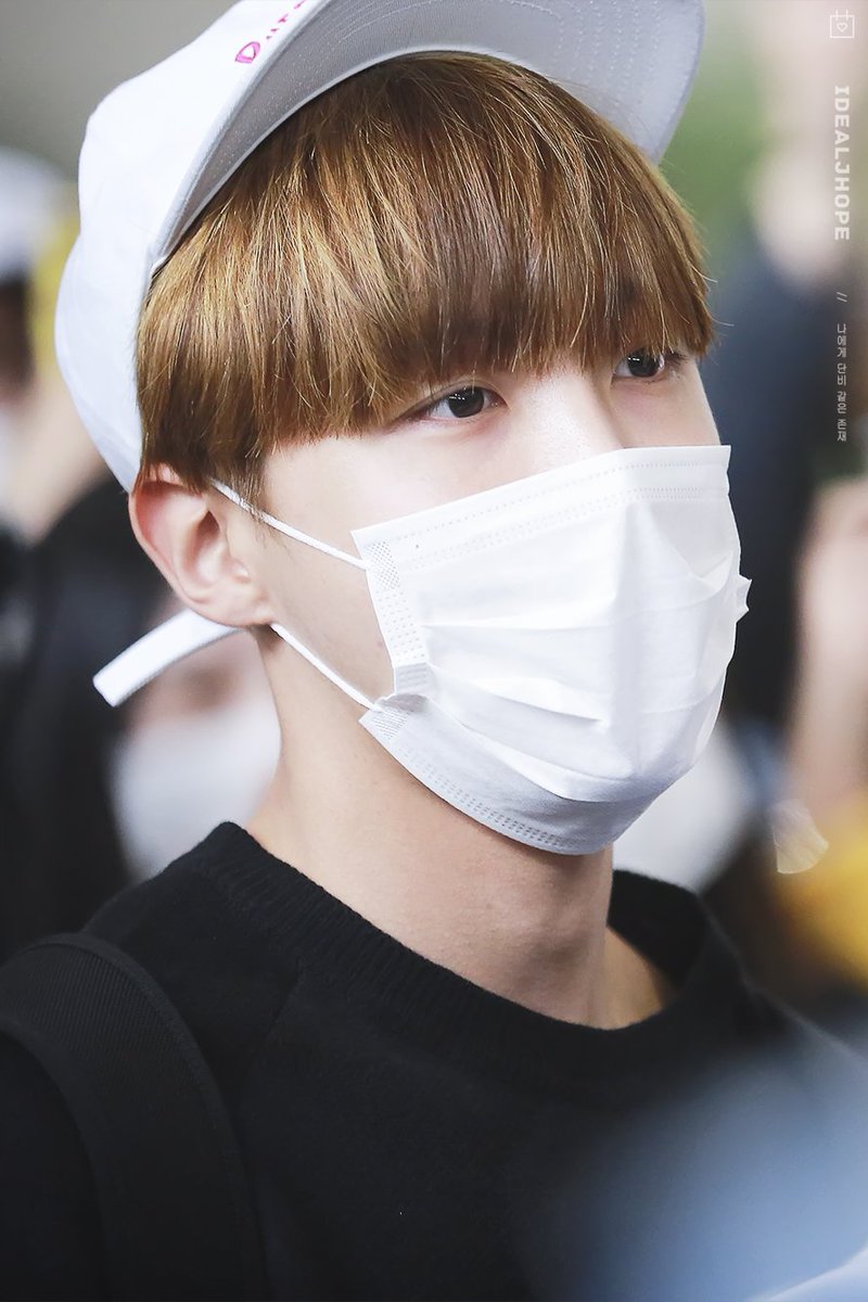 160423 김포공항 #방탄소년단 #제이홉 #정호석 <a href="/BTS_twt/">방탄소년단</a> 💕