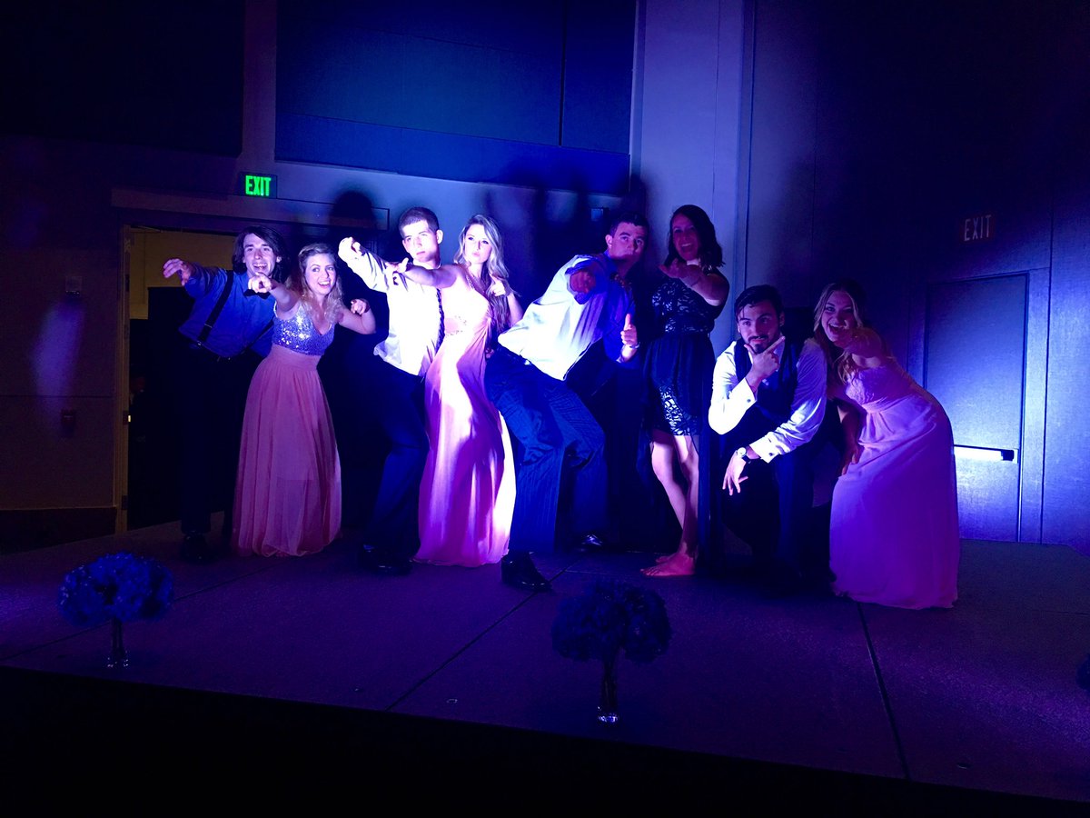 sarahlindsaay's tweet photo. dressed to the nines, but they're all 10s. #springformal2k16 https://t.co/NfZUnrxim1
