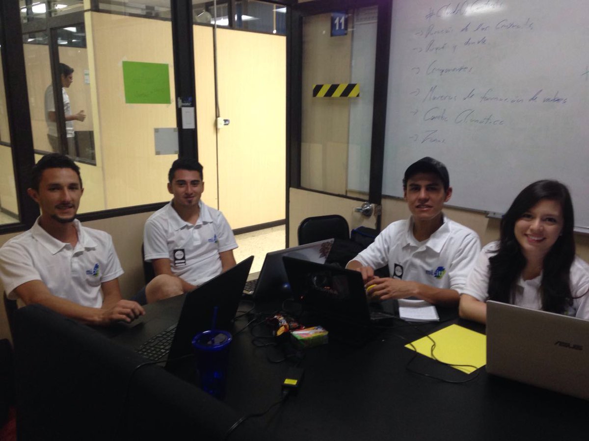 osvaldoic's tweet photo. Reto aceptado!!! #CloudsOrContrails #Aeronautics #Spaceappscr https://t.co/WvXVQEtdJm