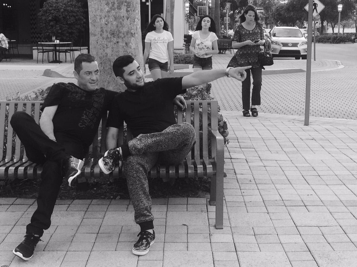 dmoramusic's tweet photo. Este que ven acá es mi parcero, mi complice, el que me regaña pero me enseña A este si que le debo todo lo que tengo https://t.co/pADHYTTSaq