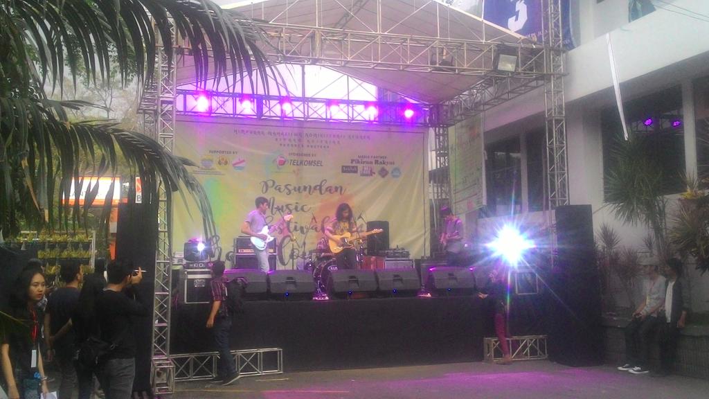 Sedang berlangsung acara Pasundan Music Festival "The Colour Fusion"