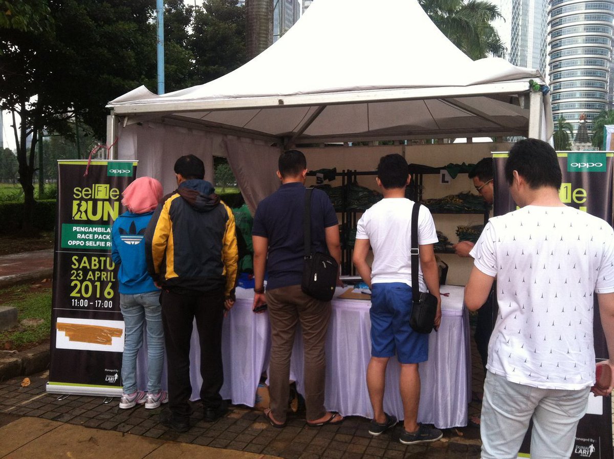 DuniaLari's tweet photo. Buat teman2 peserta yg masih di jalan, kami tunggu di Plaza Selatan GBK :) @OPPOIndonesia #SelF1eRun https://t.co/R5h1PP1L14