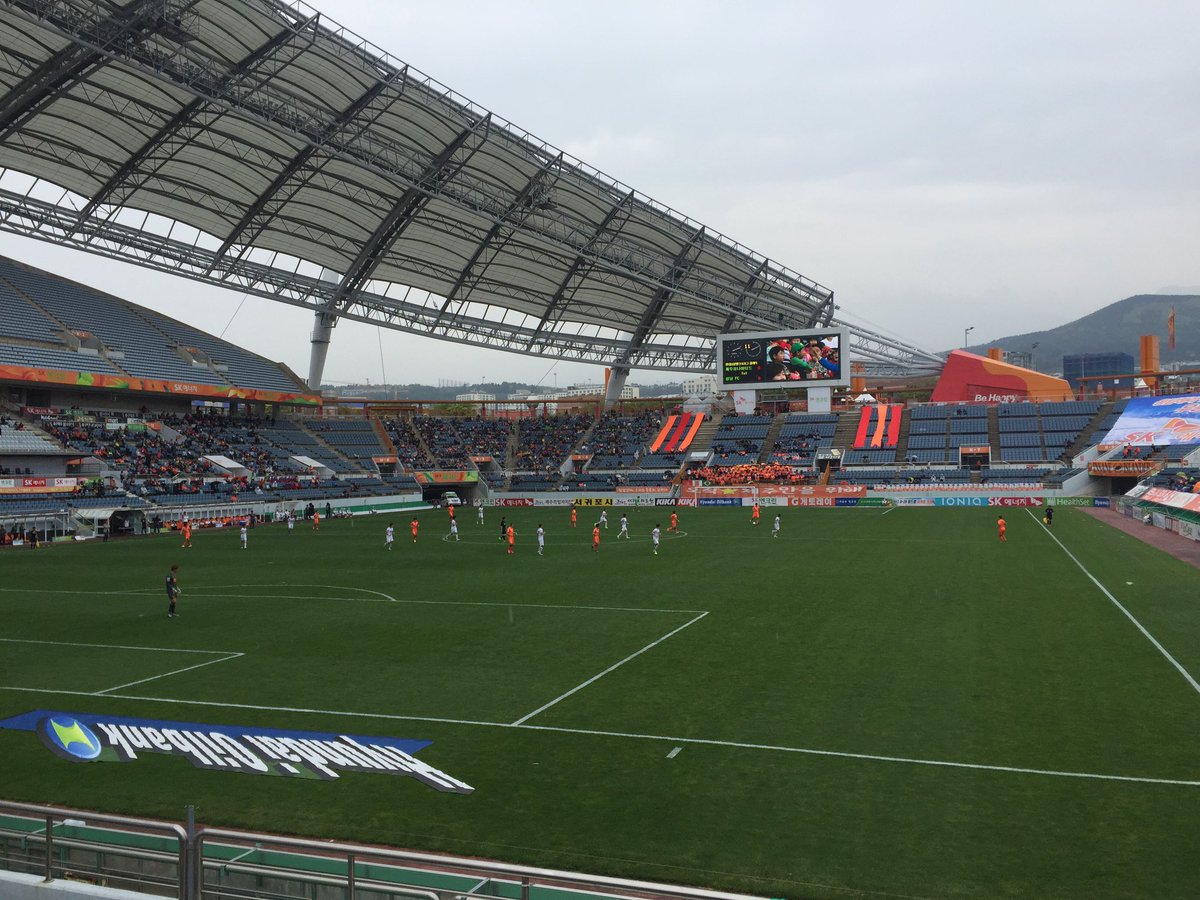 성남국공립어린이집 서포터즈가 제주월드컵경기장으로  원정경기 응원을 왔습니다.
오늘도 변함없는 성남FC의 승리를 기원합니다.