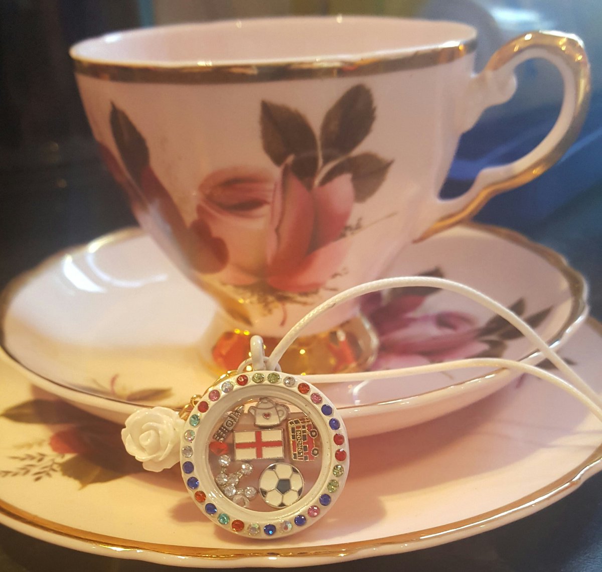 Floating_Charms's tweet image. Happy St Georges Day!