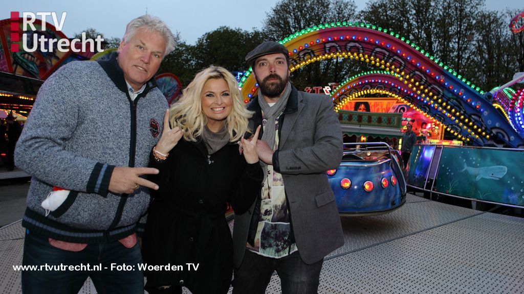 Pornoster Bobbi Eden opent kermis in Woerden rtvu.nl/n/1464619 #woerden