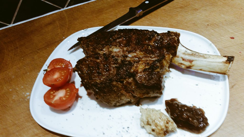 MKRJoshAaron's tweet photo. Chiefs v Hurricanes - deserves a meat and three veg!! #700gram who's gunna win https://t.co/X68y0QTBaT