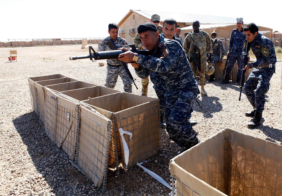 تدريبات الجيش العراقي الجديده على يد المستشارين الامريكان  - صفحة 3 CgtQ53CWIAAfjne
