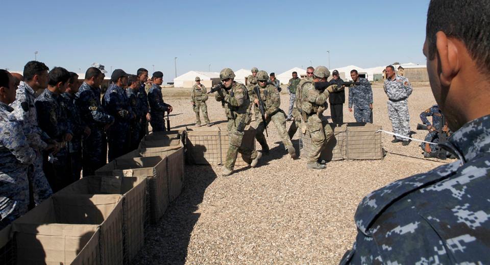 تدريبات الجيش العراقي الجديده على يد المستشارين الامريكان  - صفحة 3 CgtQ54UWYAAdMy4