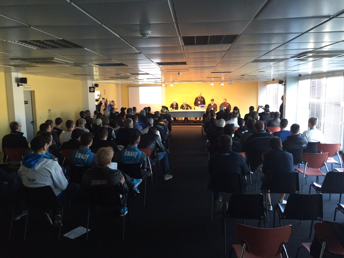 Briefing time! <a href="/EuroNASCAR/">NASCAR Euro Series</a> #valencia