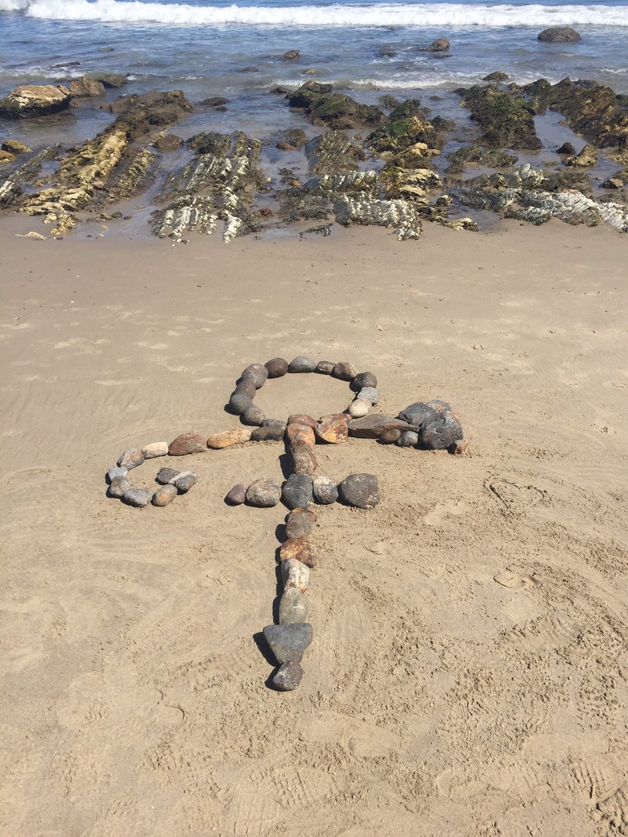 coldplay's tweet image. 