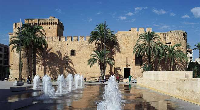 Spania24's tweet photo. VIDEO Opplev Elche i Spania https://t.co/tU52saneWk #Elche #Spania #Alicante #CostaBlanca #traveltips #feire #reise https://t.co/OLWHox6hNO