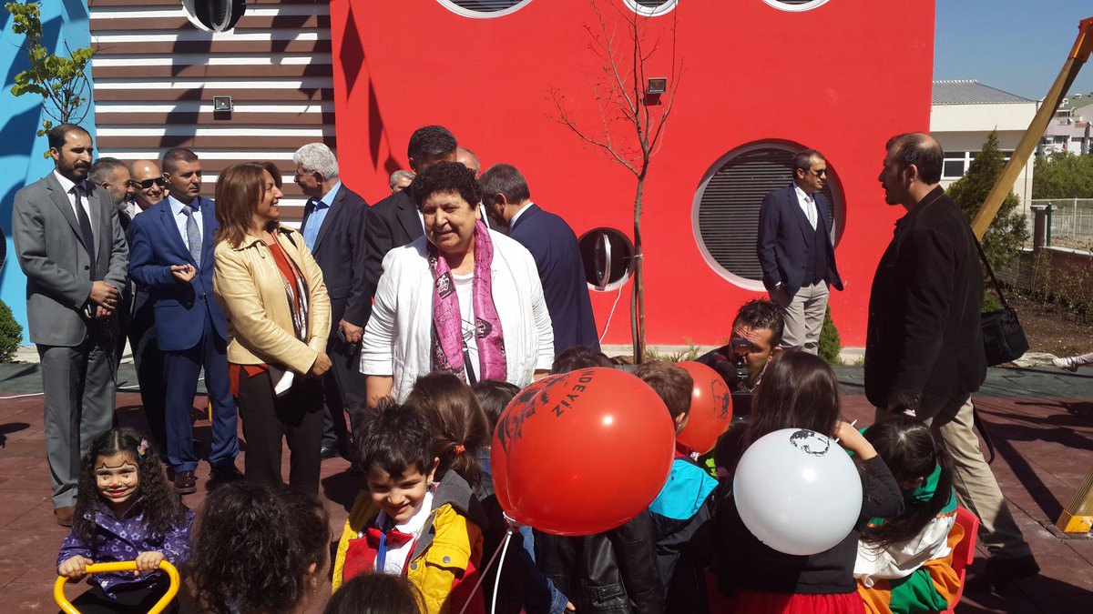 2) Bayramları kutlu kılmak, büyükler için bir görevdir. 23 Nisan Kutlu Olsun. 
<a href="/herkesicinCHP/">CHP 🇹🇷</a> <a href="/CHPankarailbsk/">CHP Ankara İl Başkanlığı</a>