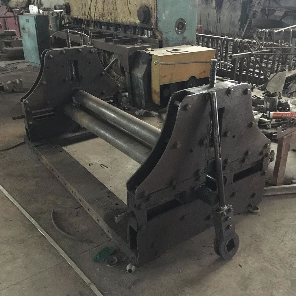 ericmorrisandco's tweet image. The #sliprollmachine that time forgot. Totally manual slip roll former. We formed eight pi… ift.tt/22VKin4