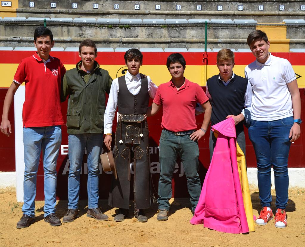 Bonita tarde la que nos espera hoy donde espero hacer disfruta a los aficionados alli presentes.