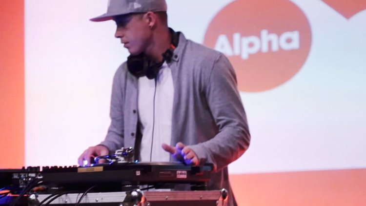 AlphaSoCal's tweet image. RT @AlphaUSA: “It’s that early-church feeling of doing life together in a safe atmosphere.” bit.ly/1rpfwHW