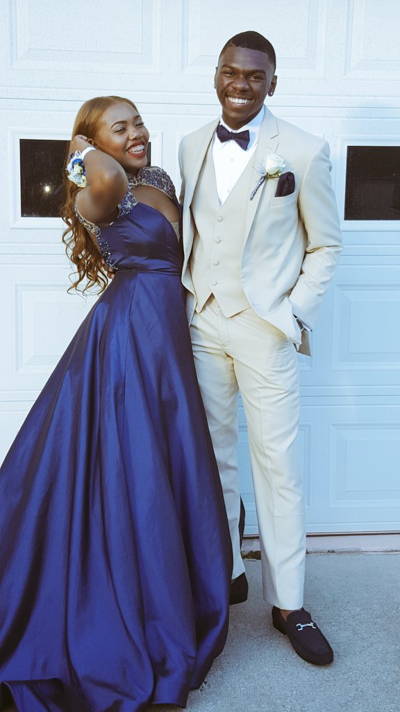Chvpter_i3M's tweet photo. Prom was lit 🔥🔥
#slaybridge  
#reignonDaBridge https://t.co/XZ2atsyrFp