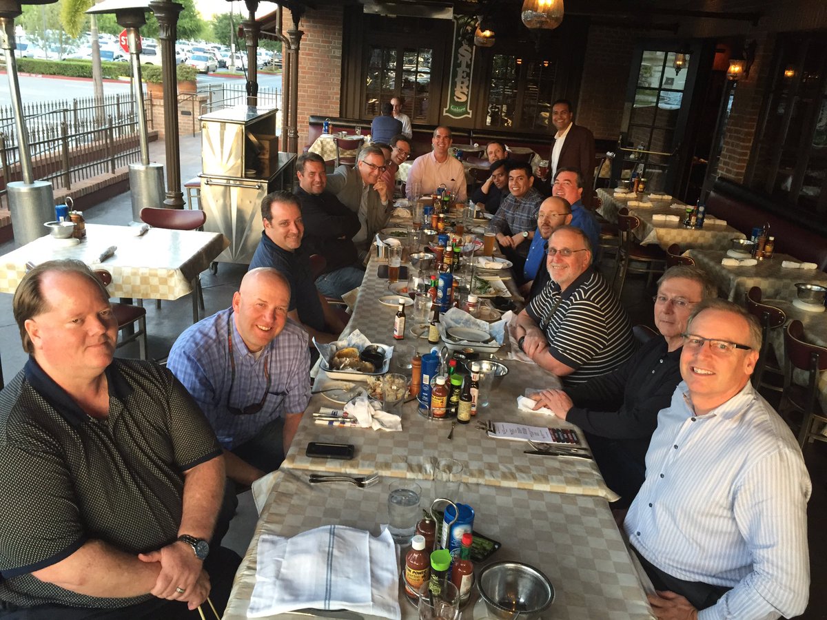 Dinner with the SCE architecture "Dream Team" advancing #smartgrid vision <a href="/SGIPnews/">Smart Grid Panel</a> <a href="/ieeesmartgrid/">IEEE Smart Grid</a>