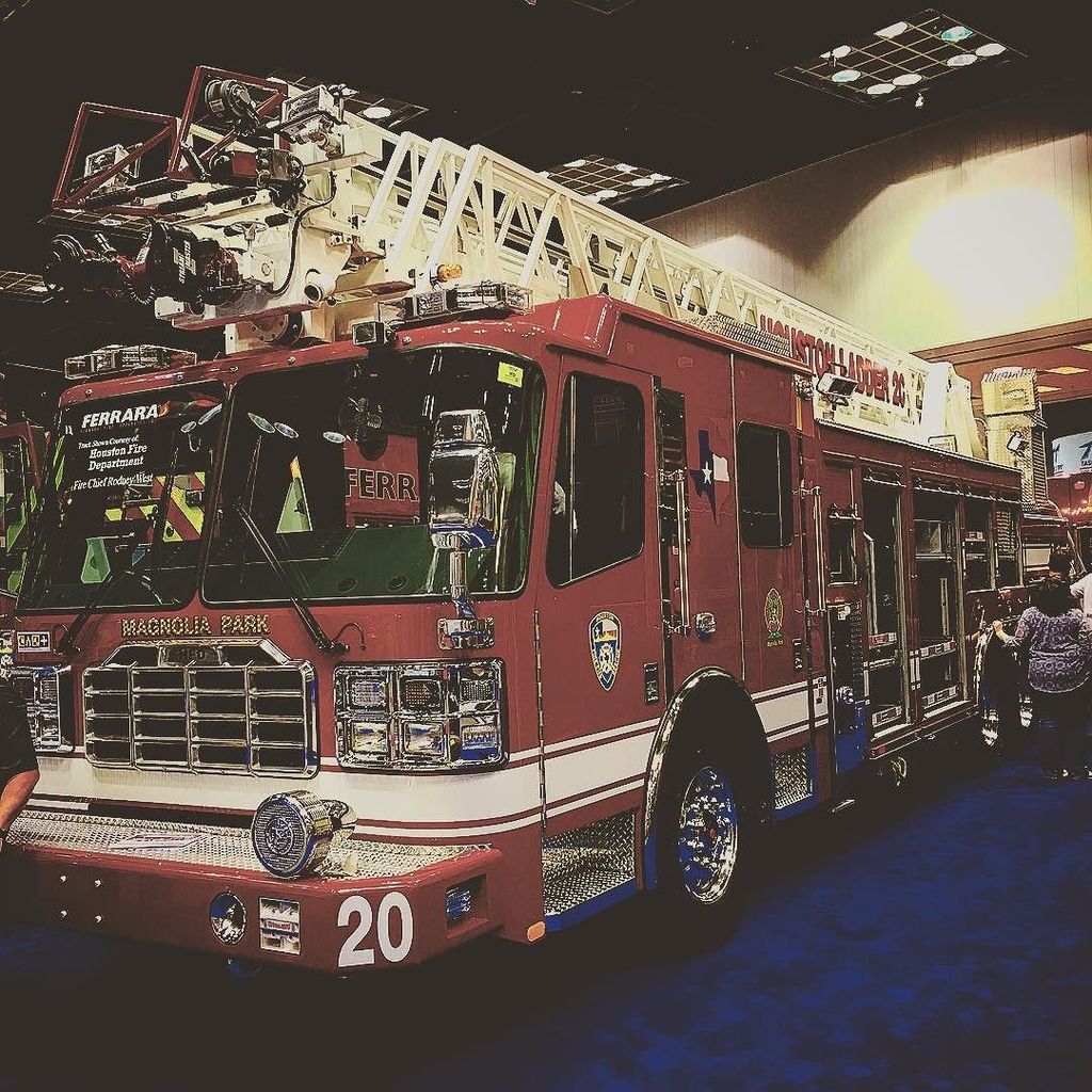AFireStation's tweet photo. Found this cool photo, not mine Houston Fire Dept
Ladder 20
#houston #houstonfiredepartment #texas #ladder20 #magno… https://t.co/X37pGV7m8b