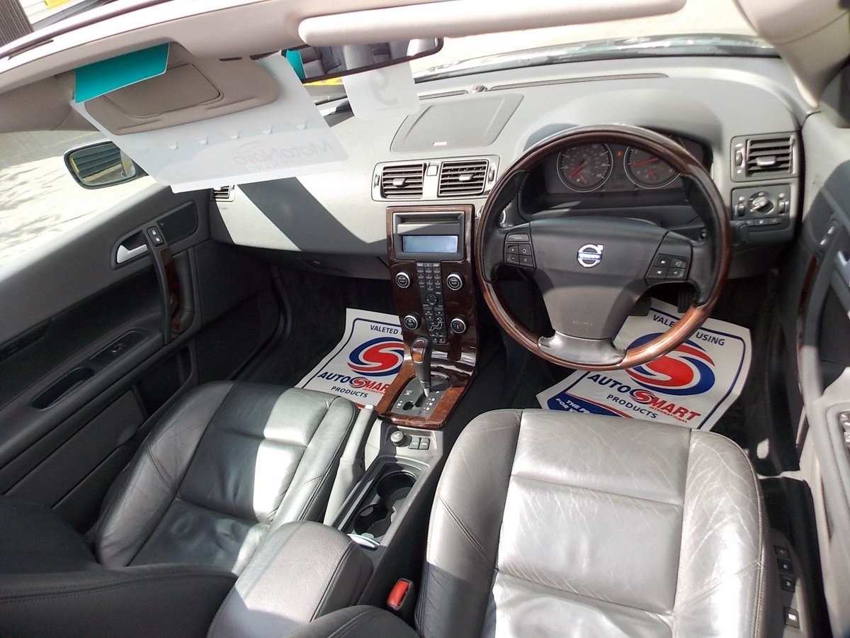 NoLongerInUs2's tweet photo. Get this lovely Volvo C70 in time for summer. #DropTop 
Info here:
https://t.co/ZVTHYKfSQI https://t.co/byFhmMpiCC