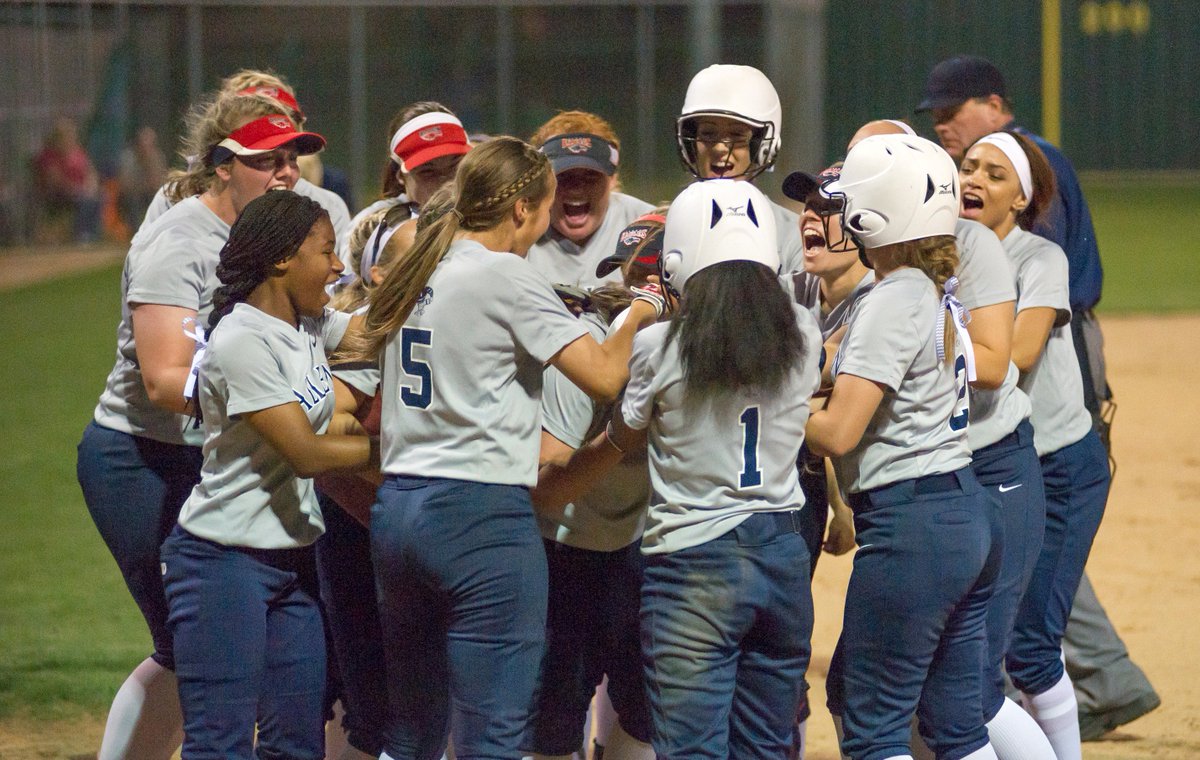 MWelchSLM's tweet photo. @AESoftball ended its season on a high note, while @planoeastsb now looks to the playoffs: https://t.co/eXsgrZSjE3 https://t.co/qqWLBLXdCV