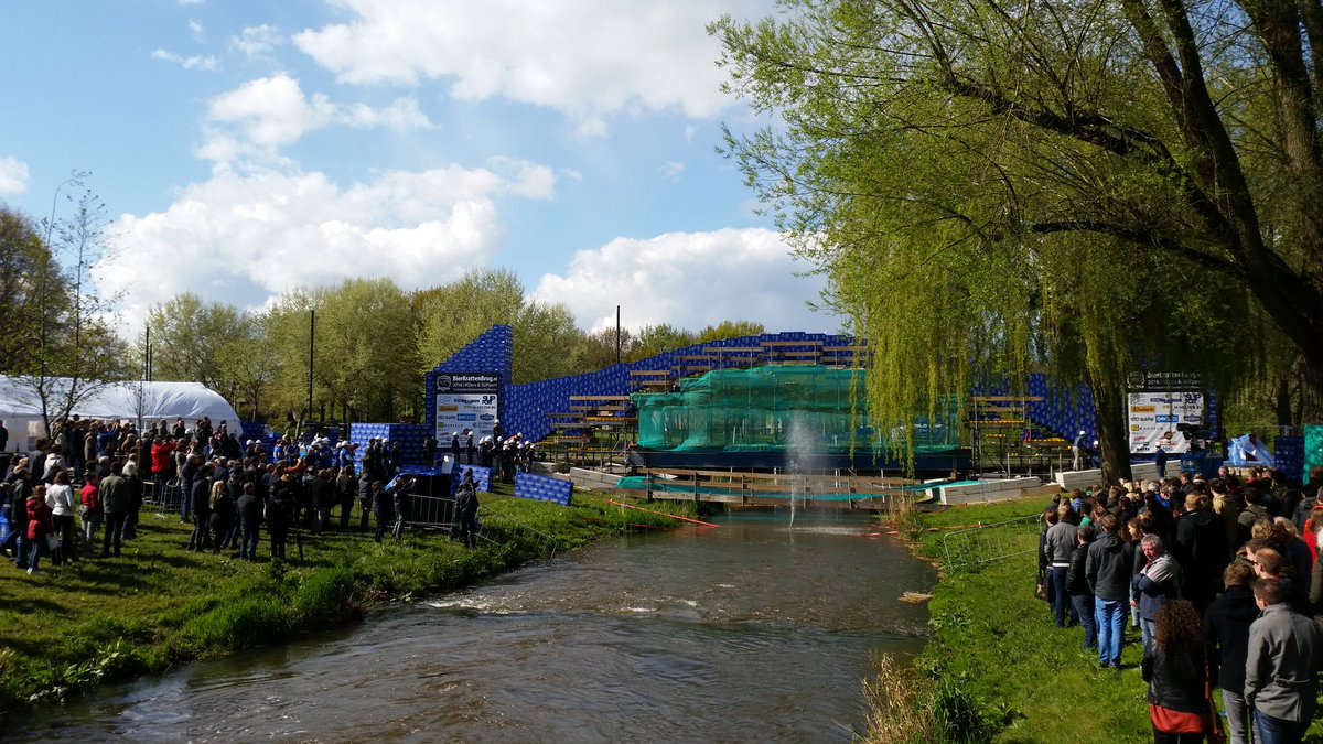 Yes we hebben er weer een wereldrecordbij!! 26,69 #bierkrattenbrug #TUe60 <a href="/TUeindhoven/">TU Eindhoven</a>