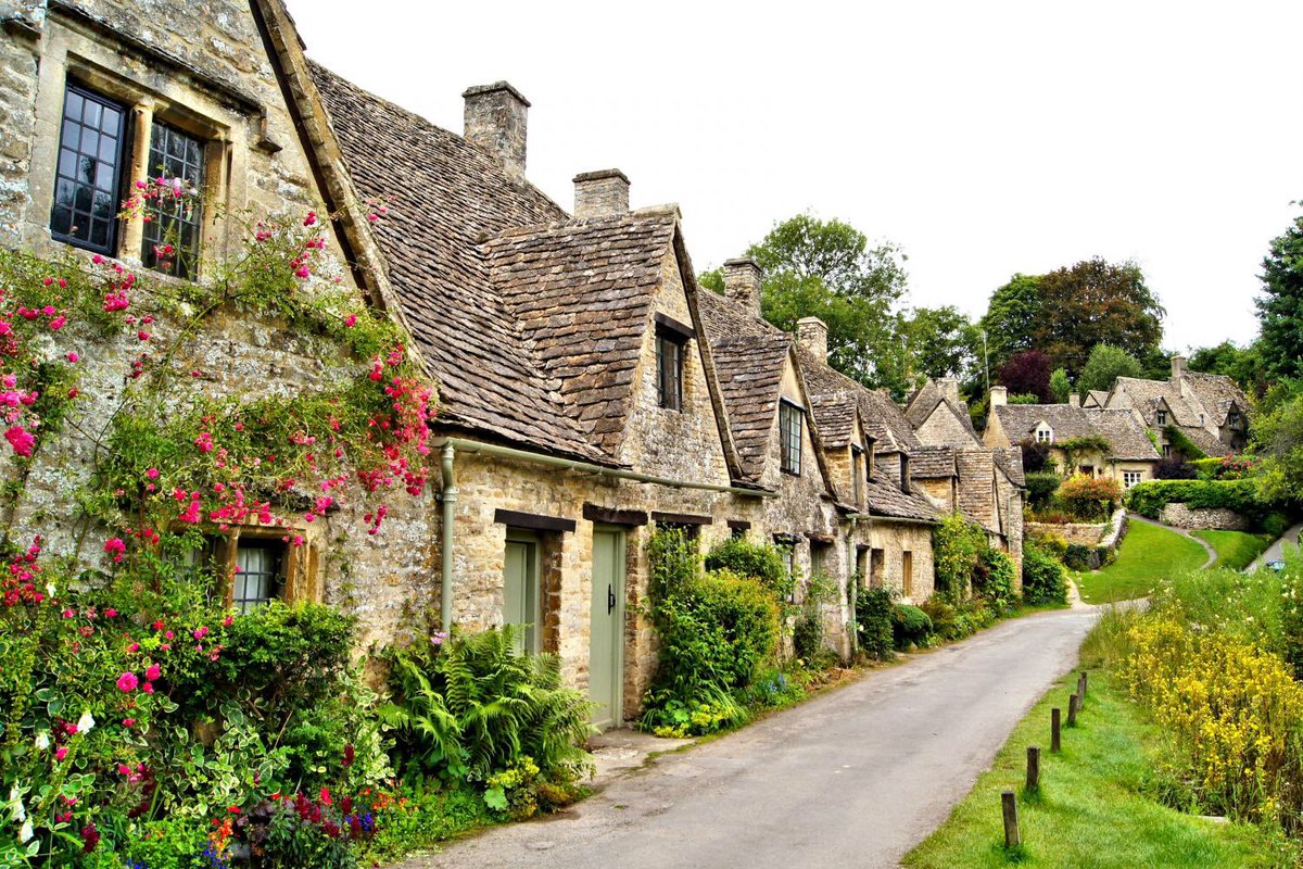 WeMeanEnglish's tweet photo. Cotswolds.

#AmazingBritain https://t.co/UMpTJixwGp