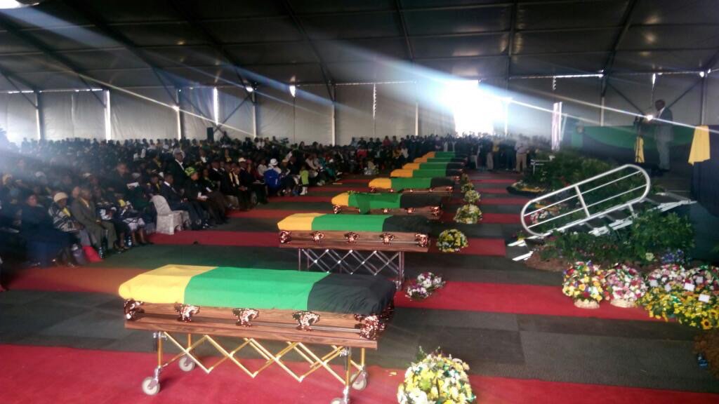 Thabiso_Dlamini's tweet image. ✊🏽✊🏽✊🏽✊🏽✊🏽 #Ekurhuleni10 #RIPComrades