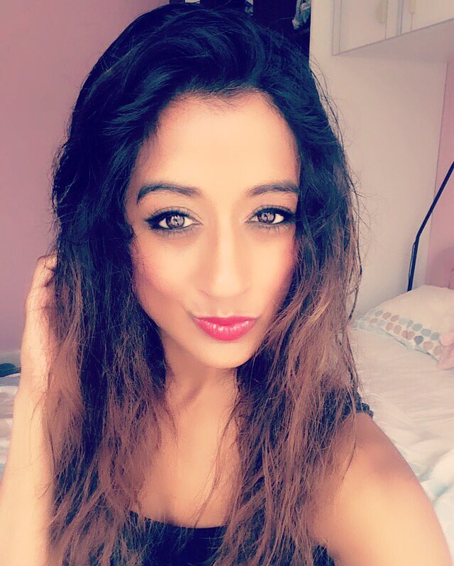 OnlyTams_'s tweet photo. Being #vain and playing with #Mac #makeup #NoWork #FinishedBook #NowWhat #LifeNeeded 😫😊🙈💋💅🏽💄 https://t.co/SvAEyQtXW2