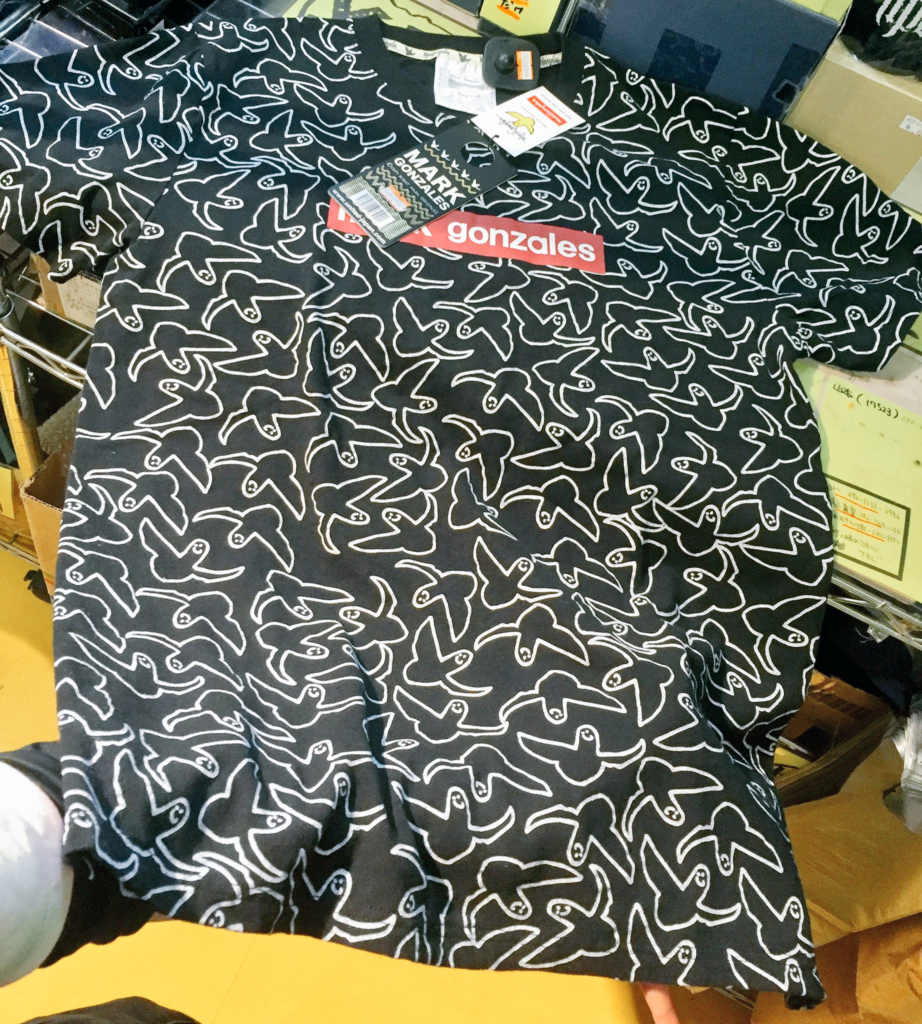 تويتر ヴィレッジヴァンガード ニュースタイルなんばパークス店 على تويتر マークゴンザレス 総柄tee あのトリさん の柄が有名なマークゴンザレスのtシャツ入荷しております ガラッがらのトップスにシンプルなパンツ等を合わせるスタイルとか 超かわいい