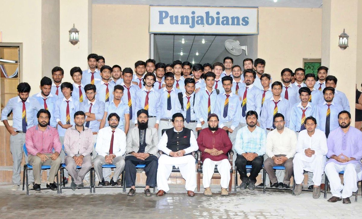 Anasnaeem7M's tweet photo. Things end but memories last forever 🙁☹️😢 
#Last_Day 😖 https://t.co/h9gbookYon