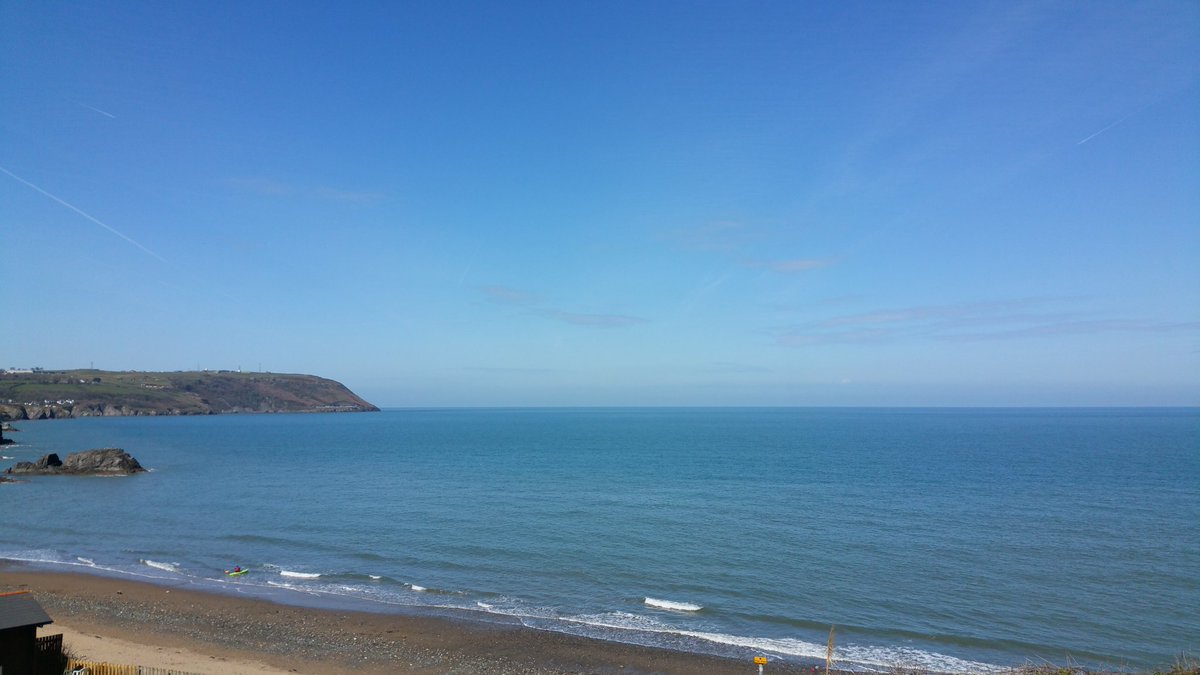 BLUE SKY!!! 🌞🌞🌞 Join us today, serving food all day and the drinks will be flowing! #happysaturday #weekendsunshine