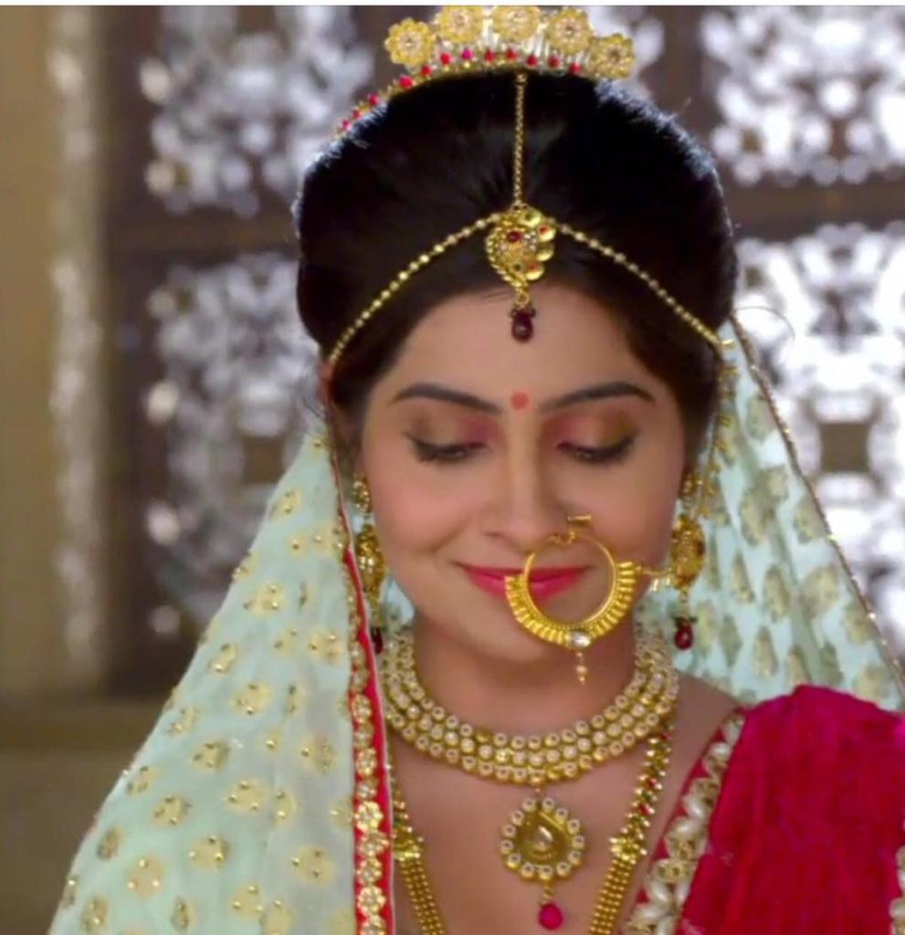 SiyaKeRam_SP's tweet image. Last day to send your edited pics of Urmila for #CreativeHandOfTheWeek contest. 
Tomorrow we will post those on IG.