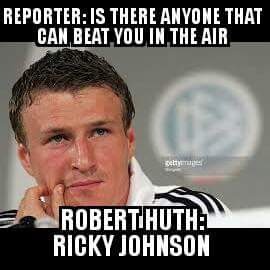 t_upstone's tweet photo. 😂 @BanburyUnitedFC @PuritansRadio #redandgoldarmy #weareunited #roberthuth #aerialthreat https://t.co/NUH8L1Gdov