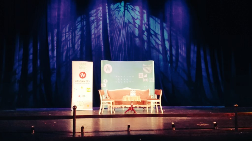 wroclaw_info's tweet photo. 📚 📖 Za pół godziny na scenie @TeatrCapitol pojawi się Jo #Nesbo. Czekamy!
#ENLwro #wro2016 #Wroclaw https://t.co/JtGCakusaW
