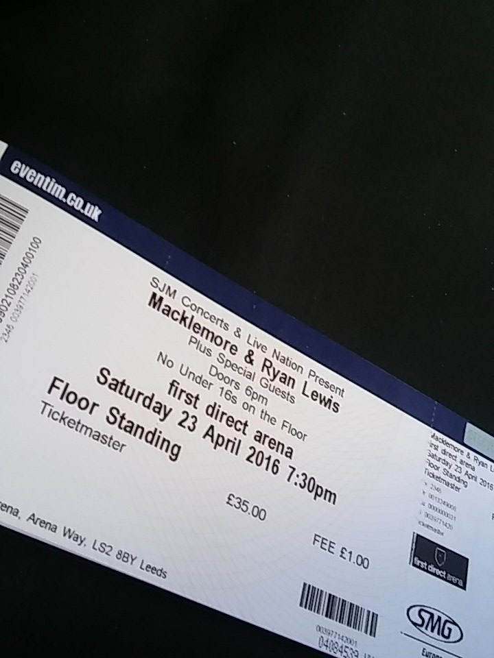 matthew_griffen's tweet photo. @macklemore and @RyanLewis tonight 👍 https://t.co/8fYN8Ya5Tl
