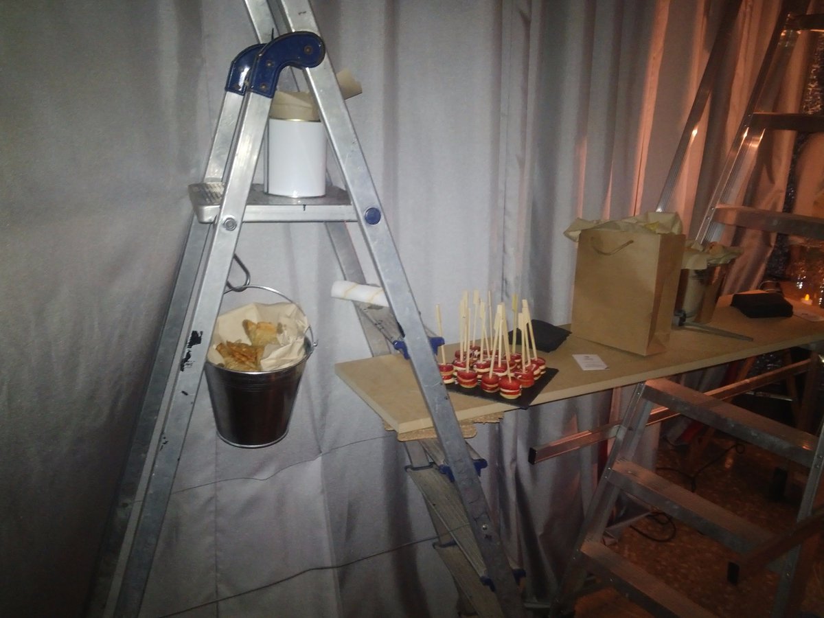 CakesPopsCookie's tweet photo. @10Decoracion @ADesignSDR @lmontoya @MairCaSe Espero que os haya gustado el montaje de obra y hayáis disfrutado todo https://t.co/oZ2mihrCjc