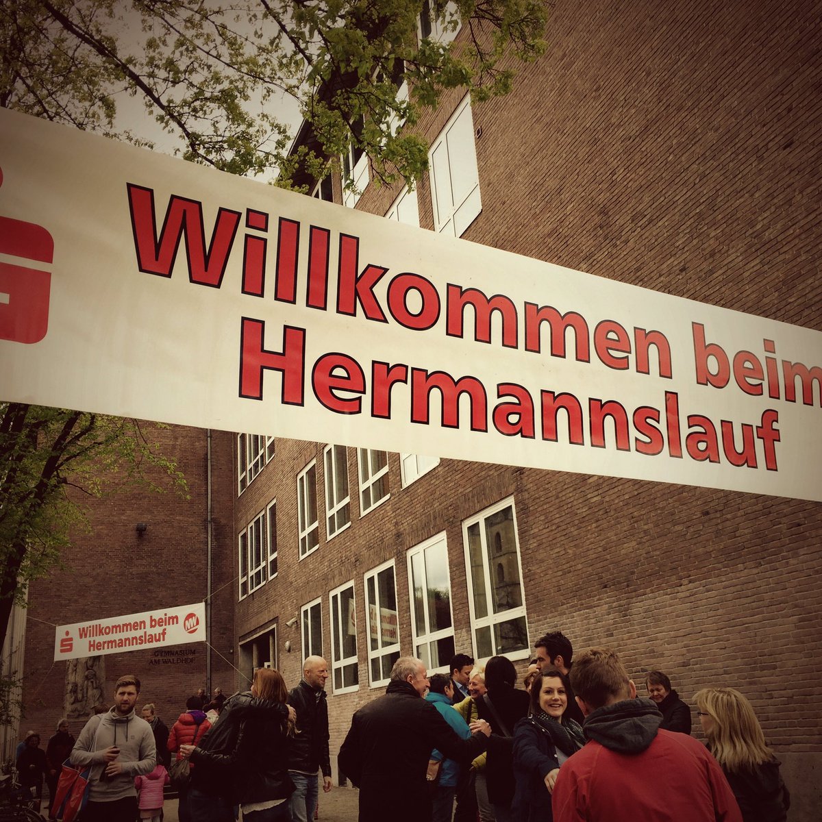 ThomasBrodowski's tweet photo. double check in // #Bielefeld & 45.#hermannslauf2016 #runhappy #running #trailrun #trail #suunto #suuntorun #ambit2 https://t.co/FiXBWKqFaH