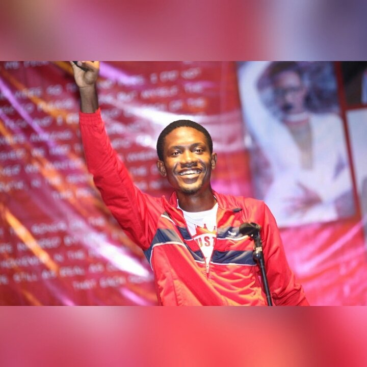 thisisFecko's tweet photo. Apparently I Had Fun Performing At #MakaInConcert. S/O @theofficialmaka @Ideastrategist @troggeurban @teckzilla108 https://t.co/2s9XTUqAwg