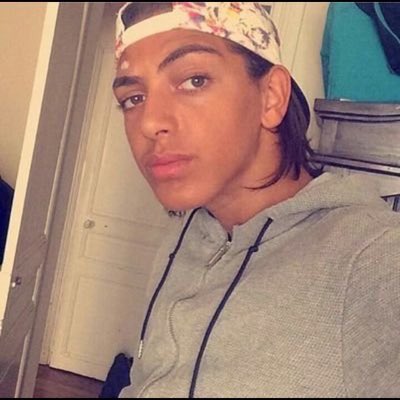 hugoptlli's tweet photo. mojito ses sourcils ils sont mieux tracés que mn avenir https://t.co/5M5DDSjJ6j