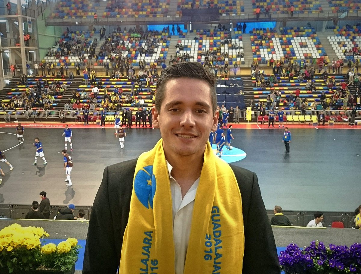 Felipemnapoli's tweet photo. Organização sensacional e jogos de alto nível nas semifinais do Final Four da UEFA Futsal Cup. 
@fivecompany https://t.co/2eaKFfWgJv
