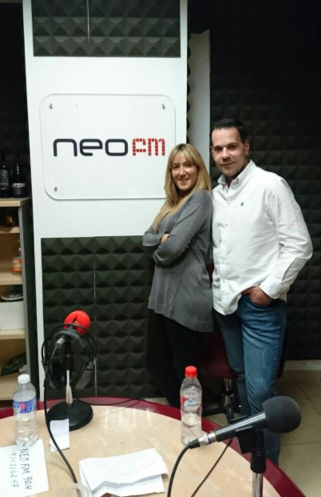 Es_Desconocido's tweet photo. @MarcosFerRamos y @Sandrusky_82 ayer en @RadioNeoFM después de la emisión del programa #EspacioDesconocido https://t.co/J3vtvaaKeS
