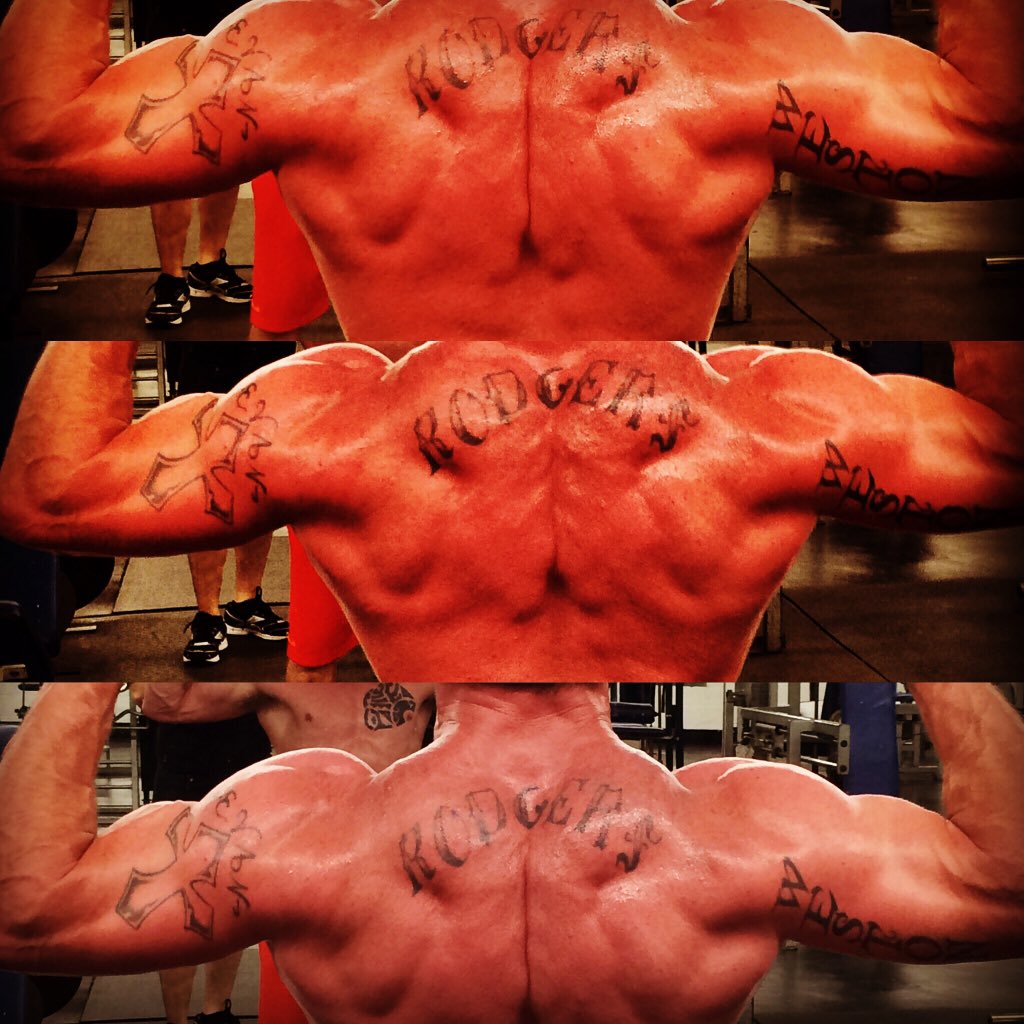 bobbyrodgers89's tweet photo. Damn it man get big #rippedback #menshealth I need my foot put in the door to make money off my #badassbody https://t.co/FVXA6Qi9ez