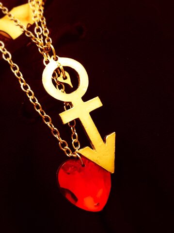 bf_ros's tweet photo. Fuí afortunada de estrechar tu mano,te quedas conmigo para siempre L💜VSexy THANKS #PrinceRIP https://t.co/5QxR1xOxRm