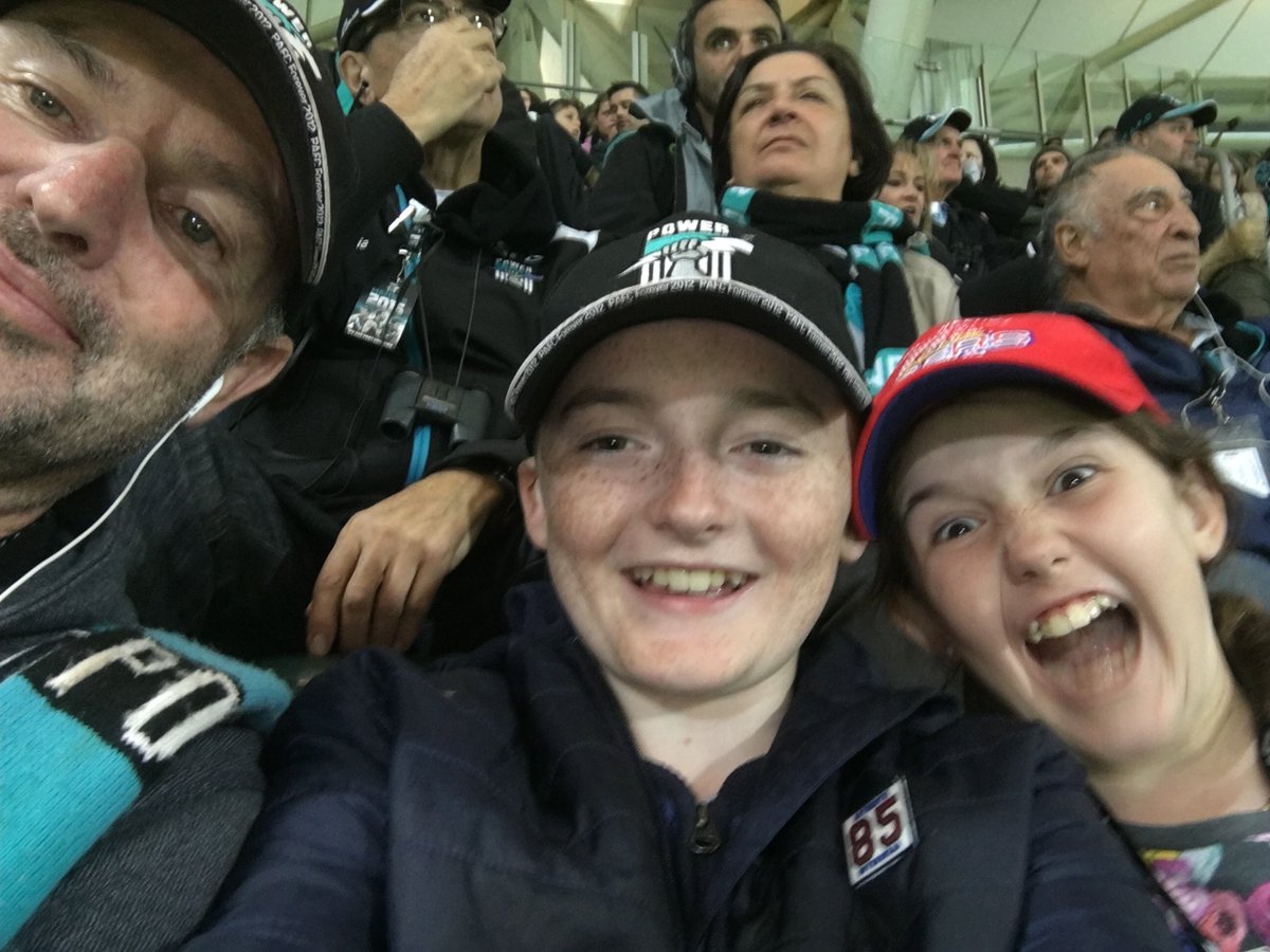 dadsondude's tweet photo. At AO with family Carn The 🍐 https://t.co/rGDpKt7N4x