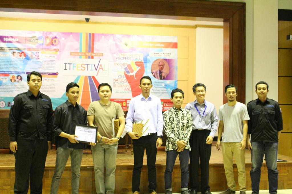 Dimulai dari seminar yg memberikan ilmu bermanfaat serta membangun semangat utk terus berinovasi <a href="/ITFestival_UG/">IT Festival 2016</a>