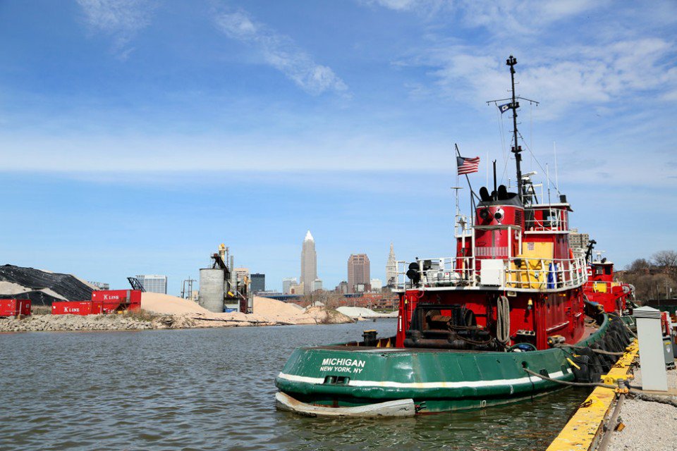 steven_litt's tweet photo. Great story by @mjarboe on Great Lakes Towing expansion: https://t.co/1W5L8AEdc6 @ShareTheRiver @ohiocitytweets https://t.co/6trIVIzXF6