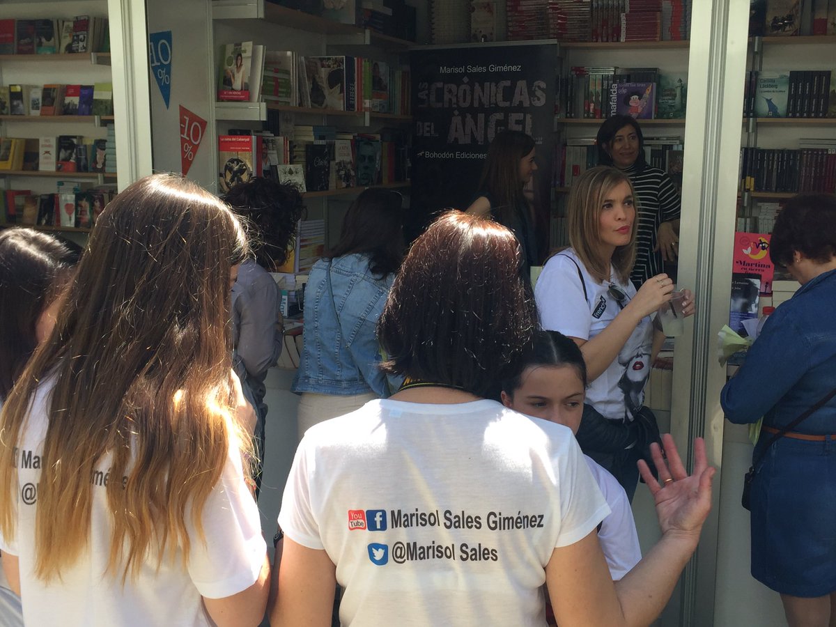 Bohodon_Ed's tweet photo. Nuestros autores hoy arrasan en la #flv2016 con la gran @Marisol_Sales a la cabeza y @regresoaluxor top! https://t.co/DYn2wufy8F