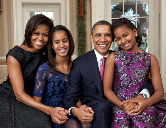 SewDanceWrite's tweet photo. A beautiful first family. #BarackObama https://t.co/Bci89Ye5O6