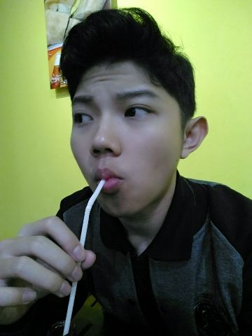 selamat malam mingguan para #Rhopers 😘😘😍😍😝😝
#FerafquKangenRafly kira" RHOPERS KANGEN PUTRA ga yaa wkwkw efek malming