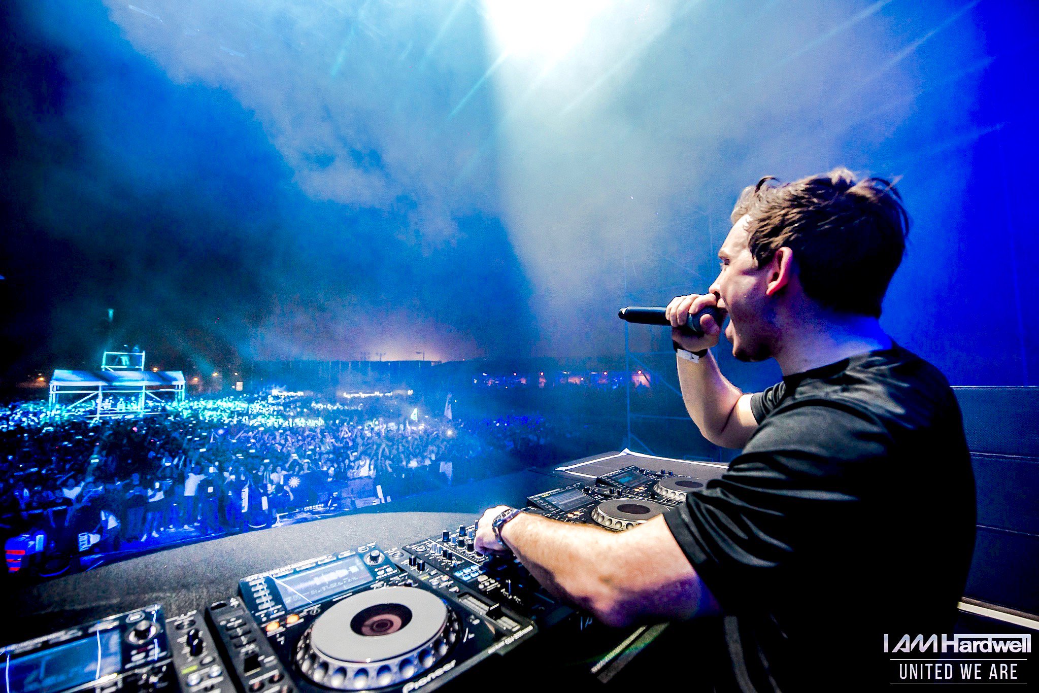 Hardwell Everybody F Cking Jump T Co Fdqv6zgzxl Twitter